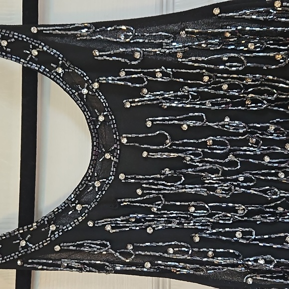 🪩 Gorgeous Beaded Top Shop Tank 🎉 - Picture 4 of 10